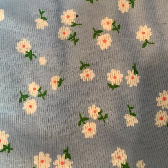 Light blue cropped floral daisy top - Picture 6 of 6